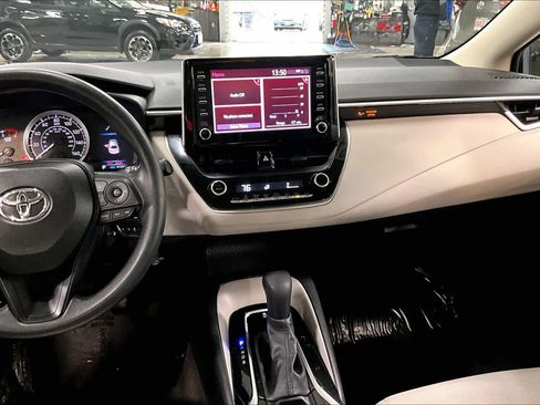 Used 2020 Toyota Corolla LE image 6