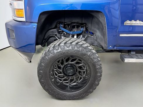 Used 2019 Chevrolet Silverado 2500 High Country AWD/4WD image 36