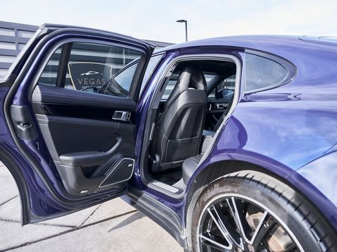 Used 2020 Porsche Panamera 4 image 28