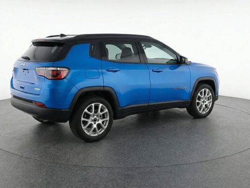 Used 2025 Jeep Compass Limited image 9