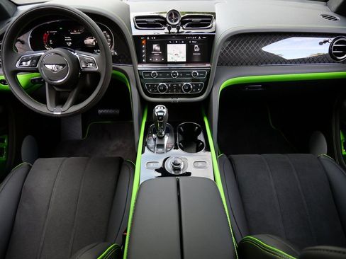 Used 2025 Bentley Bentayga AWD/4WD image 4