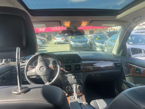 Used 2011 Mercedes-Benz GLK 350 4MATIC image 8