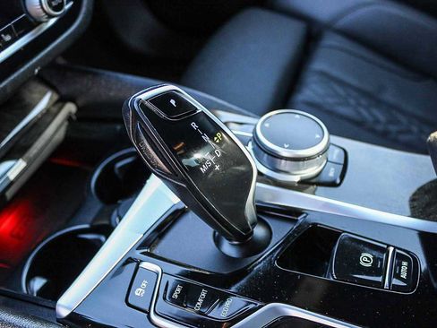 Used 2021 BMW 530i w/ Premium Package RWD image 18