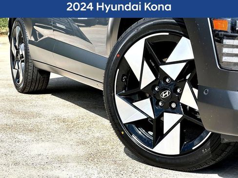 Used 2024 Hyundai Kona Limited FWD image 2