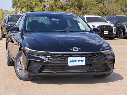 New 2025 Hyundai Elantra SE