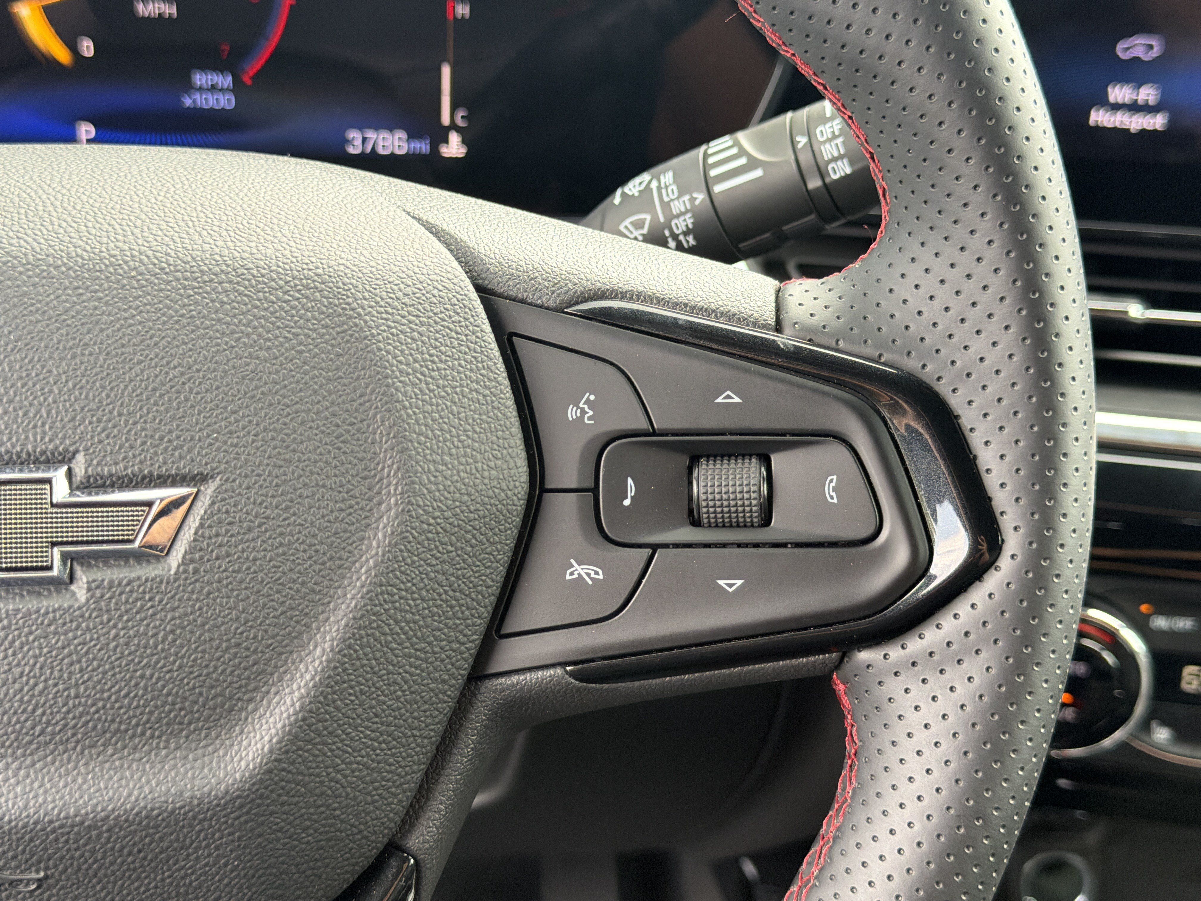 Used 2025 Chevrolet Trax RS w/ Driver Confidence Package FWD image 70