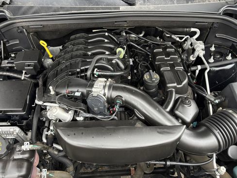 Used 2022 Dodge Durango SXT image 35