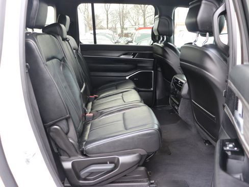 Used 2024 Jeep Wagoneer L Series II w/ Flexible Seating Group image 15