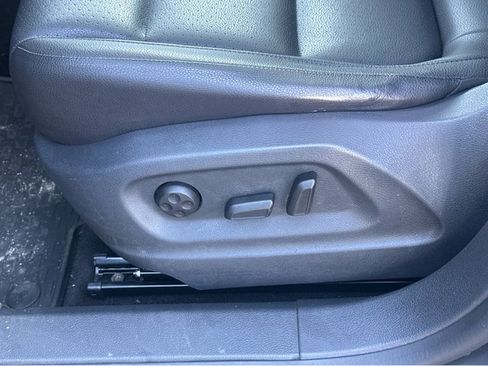 Used 2016 Volkswagen Tiguan SE image 32