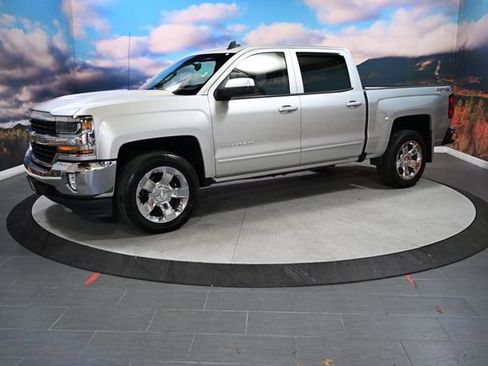 Used 2018 Chevrolet Silverado 1500 LT w/ LT Eassist Package image 3