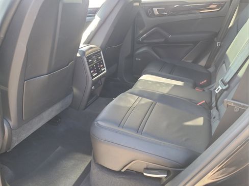 Used 2020 Porsche Cayenne image 10