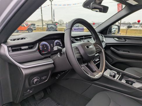 New 2025 Jeep Grand Cherokee L Laredo w/ Luxury Tech Group I image 15