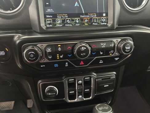 Used 2022 Jeep Wrangler Unlimited Sahara w/ Cold Weather Group image 22