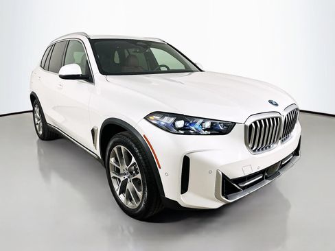 New 2026 BMW X5 xDrive50e w/ Premium Package AWD/4WD image 3