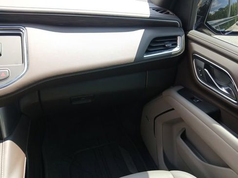Used 2024 Chevrolet Tahoe Z71 w/ Luxury Package AWD/4WD image 40
