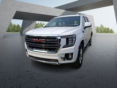 Used 2023 GMC Yukon SLT AWD/4WD image 2
