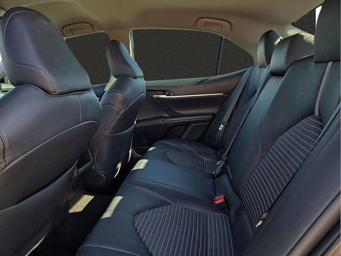 Used 2019 Toyota Camry SE image 9