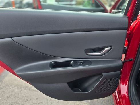 Certified 2025 Hyundai Elantra Limited image 15