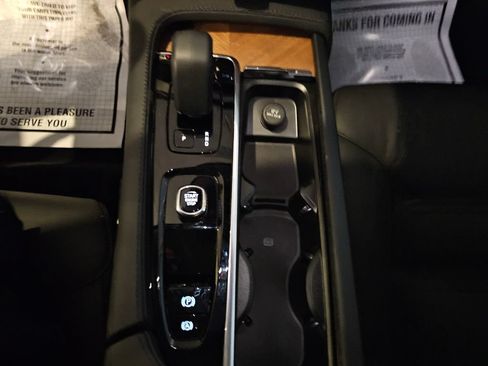 Certified 2025 Volvo XC90 B6 Plus w/ Protection Package Premier AWD/4WD image 22