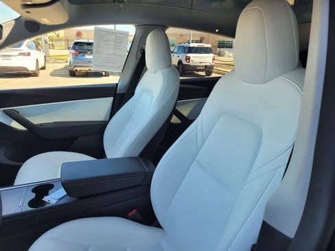 Used 2022 Tesla Model Y Long Range AWD/4WD image 22