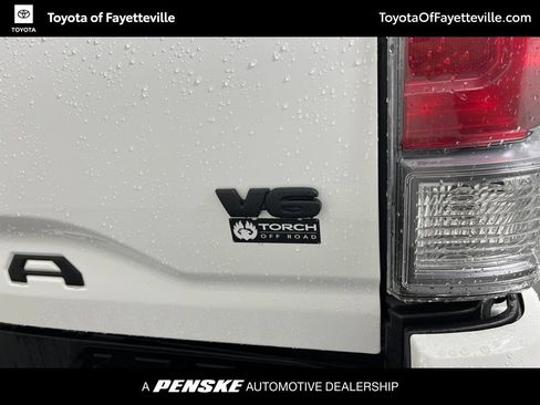 Used 2021 Toyota Tacoma TRD Sport w/ Technology Package AWD/4WD image 9