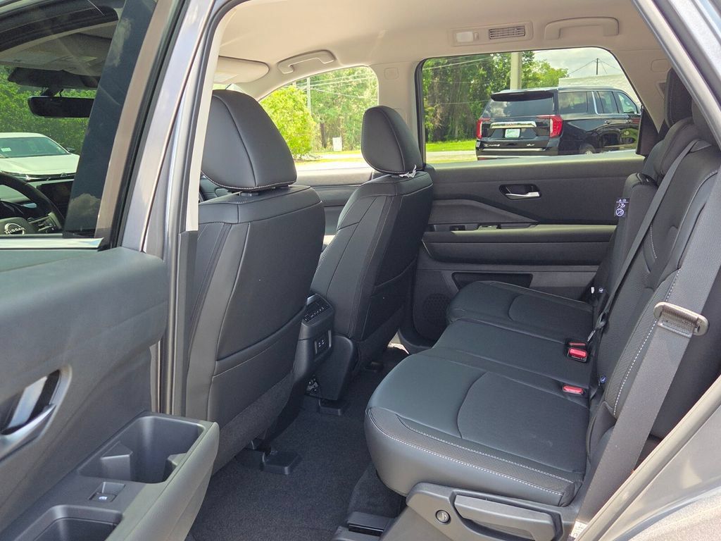 New 2026 Nissan Pathfinder SL FWD image 5