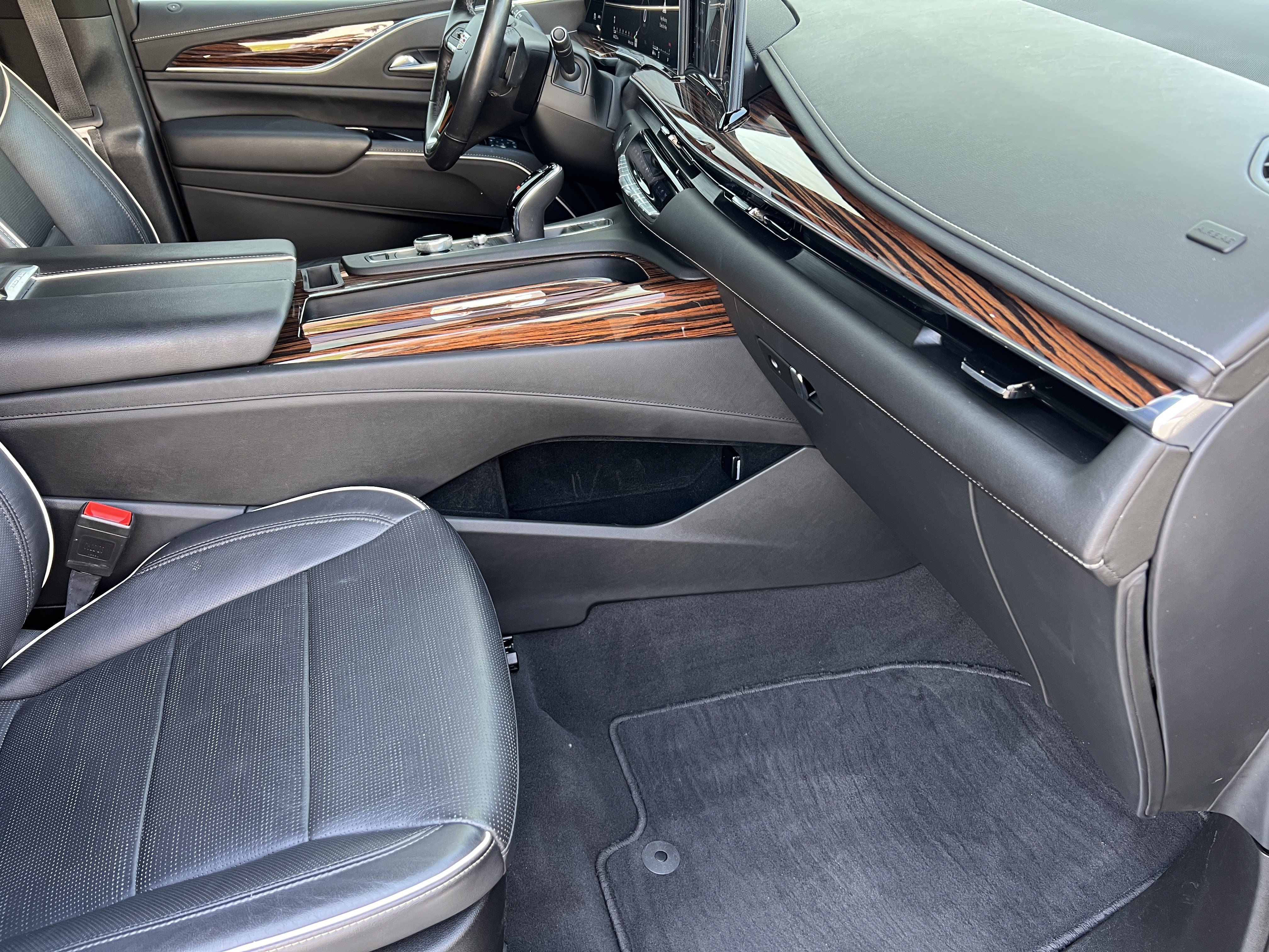 Used 2021 Cadillac Escalade Premium Luxury AWD/4WD image 26