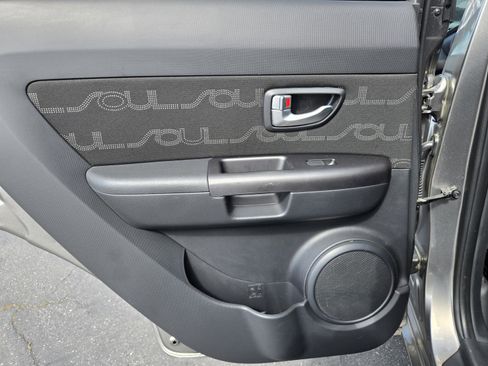 Used 2013 Kia Soul + image 22