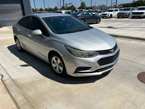 Used 2017 Chevrolet Cruze LS FWD image 3