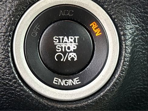 Used 2015 Dodge Challenger SXT w/ Driver Convenience Group image 5