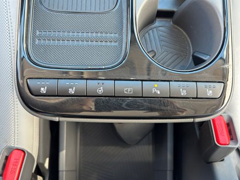 Used 2025 Hyundai Ioniq 5 Limited image 31