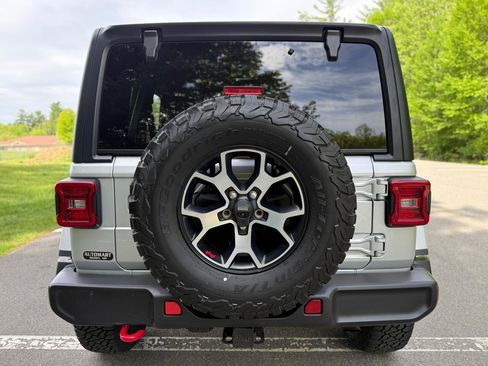Used 2022 Jeep Wrangler Unlimited Rubicon w/ Dual Top Group AWD/4WD image 3