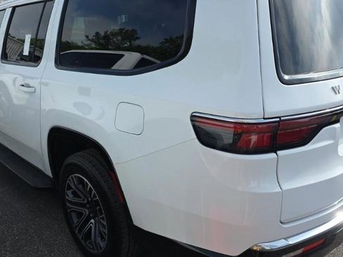 Used 2024 Jeep Wagoneer L Series II w/ Flexible Seating Group image 6