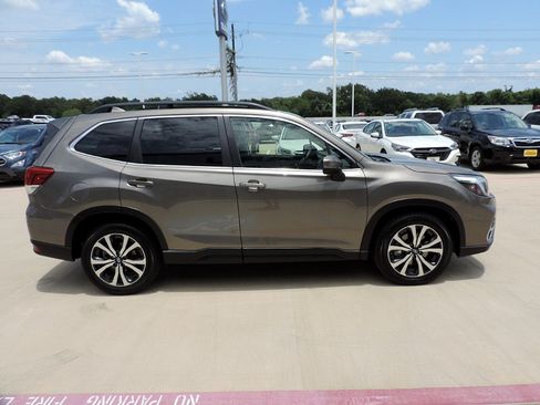 Used 2020 Subaru Forester Limited w/ Popular Package #3 AWD/4WD image 4