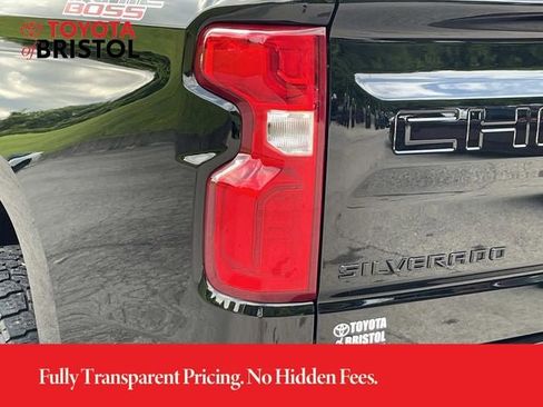 Used 2020 Chevrolet Silverado 1500 LT Trail Boss w/ Midnight Edition AWD/4WD image 6
