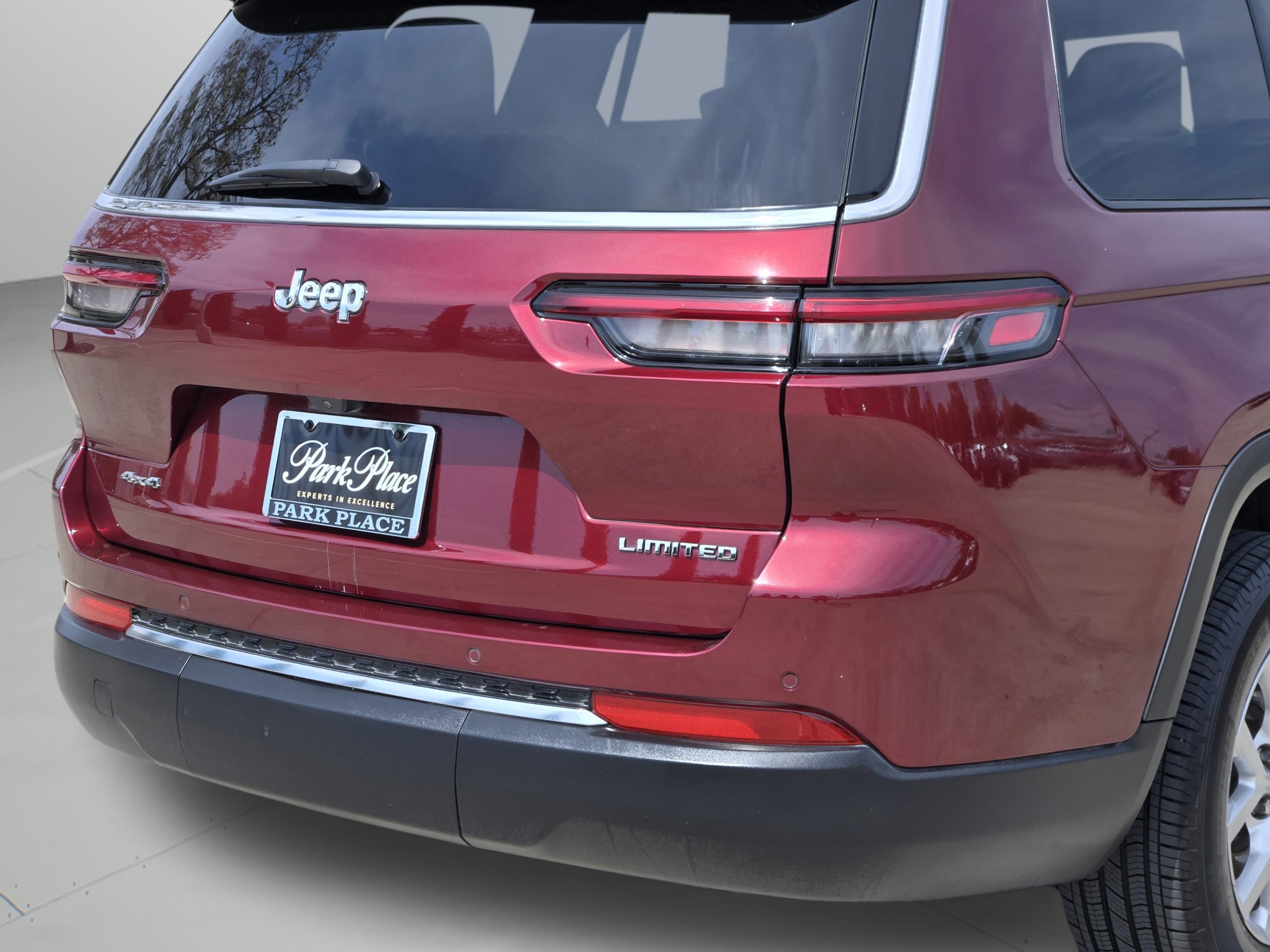 Used 2023 Jeep Grand Cherokee L Limited AWD/4WD image 39
