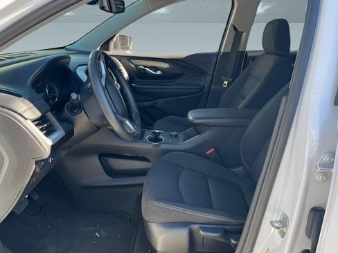 Used 2024 GMC Terrain SLE FWD image 3
