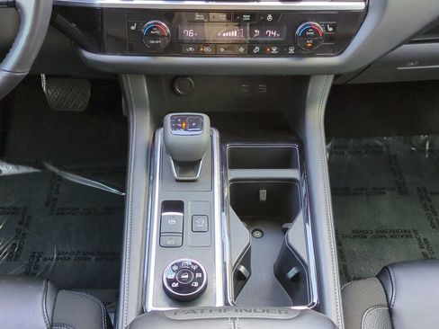 Used 2022 Nissan Pathfinder SL w/ SL Black Package image 19