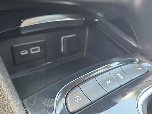 Used 2022 Buick Envision Preferred FWD image 18