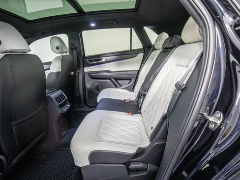 Used 2024 Volkswagen Atlas Cross Sport SEL Premium R-Line AWD/4WD image 10