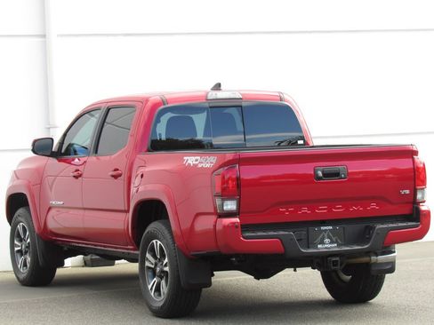 Certified 2019 Toyota Tacoma TRD Sport w/ Technology Package AWD/4WD image 5