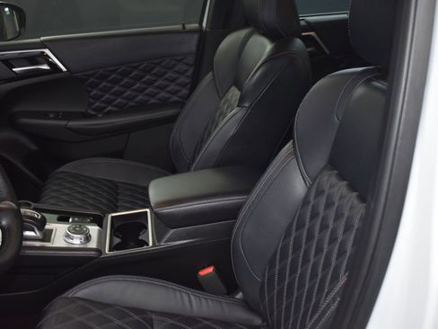 Used 2023 Mitsubishi Outlander SEL image 7