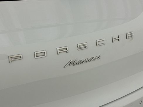 Used 2017 Porsche Macan AWD/4WD image 23