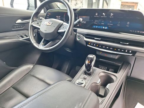 Used 2024 Cadillac XT4 Premium Luxury image 25