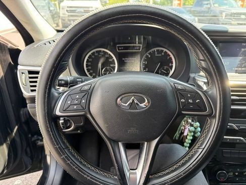 Used 2017 INFINITI QX30 FWD image 7