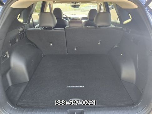 Used 2023 Hyundai Tucson Limited w/ Winter Package FWD image 17