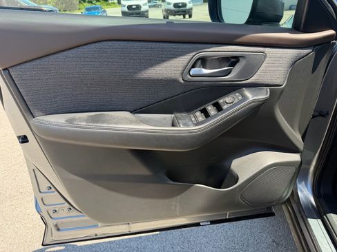 Used 2023 Nissan Rogue SV AWD/4WD image 21