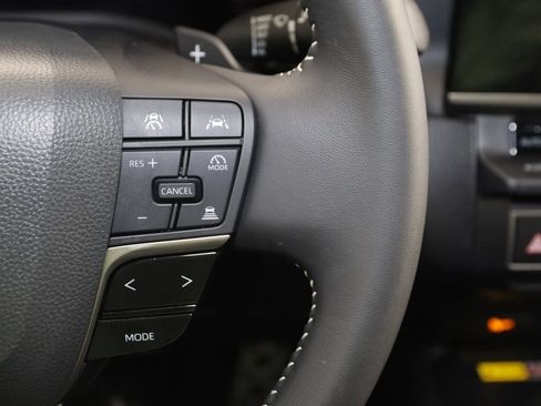 Used 2025 Toyota Camry SE image 32