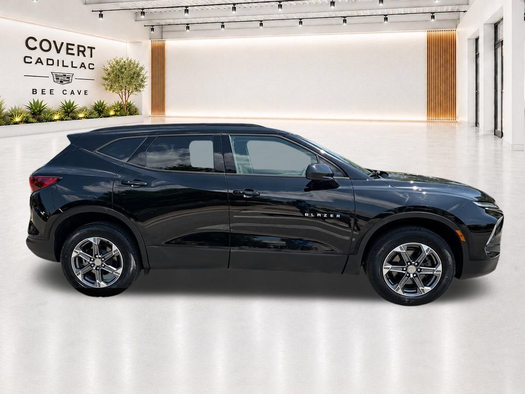 Used 2024 Chevrolet Blazer LT w/ Convenience Package FWD image 7