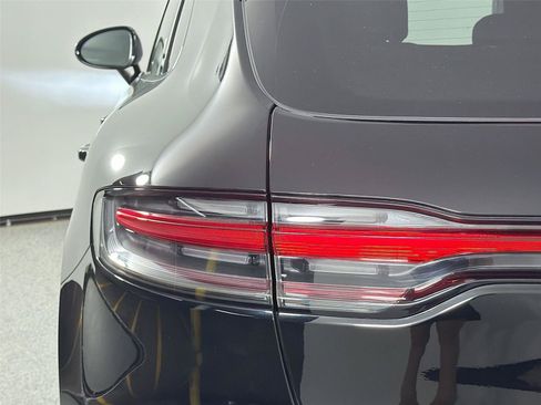 Certified 2024 Porsche Macan w/ Premium Plus Package AWD/4WD image 16